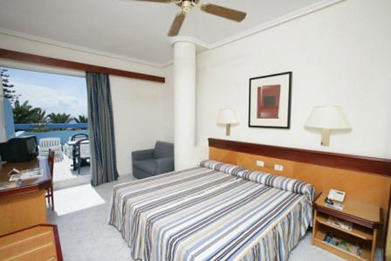 Boutique Hotel H10 Big Sur - Adults Only Лос Кристианос Стая снимка